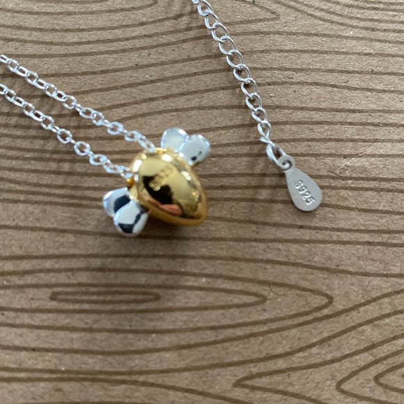 Bzzzz!🐝 Sweet bumble bee slide pendant in two tone. Measures 17 1/2 or 19 1/2. - Picture 3 of 6